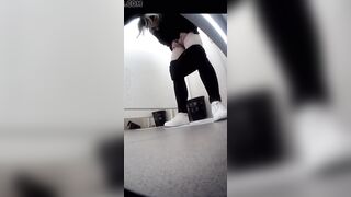 Pissing68