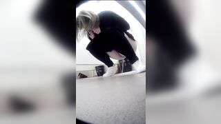 Pissing68