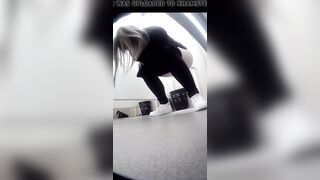 Pissing68