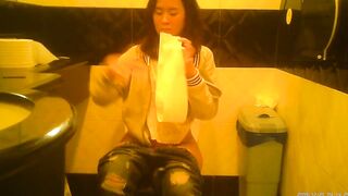 Shaved chinese Women taking a piss