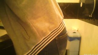 Shaved chinese Women taking a piss