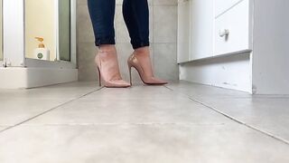 Louboutin So Kate Nude