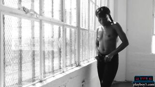 Boxing training got ebony MILF Ana Foxxx all Hottie so she stripped