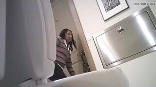 African meat taking a piss and showing that goddess ass