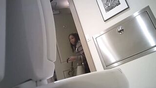 African meat taking a piss and showing that goddess ass