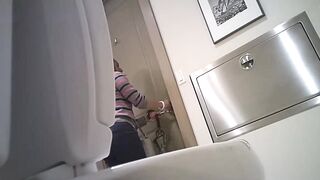 African meat taking a piss and showing that goddess ass