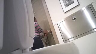 African meat taking a piss and showing that goddess ass