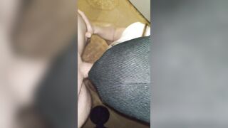 Сексвайф сосёт мой член в маске