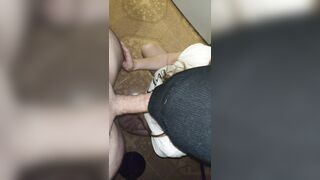 Сексвайф сосёт мой член в маске