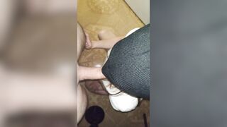 Сексвайф сосёт мой член в маске