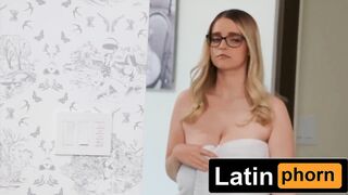 Follando a Mi Compañera De Cuarto Con Enormes Tetas Naturales