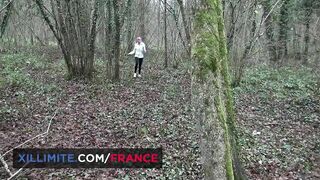 Goddess break with a Hottie blonde women during hunting