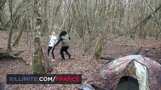 Goddess break with a Hottie blonde women during hunting
