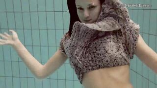 Great tight underwater Hottie snatch Loris Licicia