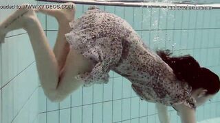 Great tight underwater Hottie snatch Loris Licicia