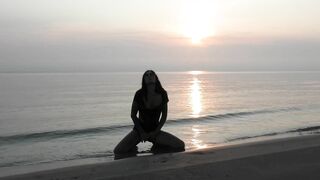 Amateur cougar BadTaha Masturbates on the Beach. Russian cougar Solo Masturbation