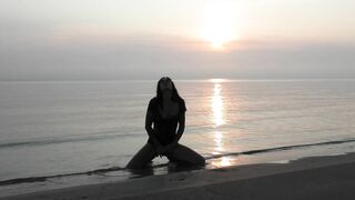 Amateur cougar BadTaha Masturbates on the Beach. Russian cougar Solo Masturbation