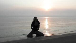 Amateur cougar BadTaha Masturbates on the Beach. Russian cougar Solo Masturbation