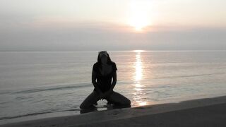 Amateur cougar BadTaha Masturbates on the Beach. Russian cougar Solo Masturbation
