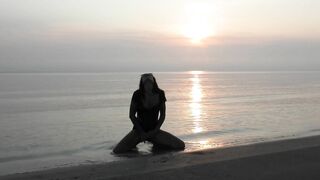 Amateur cougar BadTaha Masturbates on the Beach. Russian cougar Solo Masturbation
