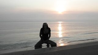 Amateur cougar BadTaha Masturbates on the Beach. Russian cougar Solo Masturbation