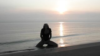 Amateur cougar BadTaha Masturbates on the Beach. Russian cougar Solo Masturbation