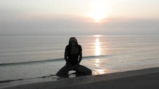 Amateur cougar BadTaha Masturbates on the Beach. Russian cougar Solo Masturbation