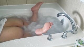 Chubby step-daughter into goddess beauty bath-tub