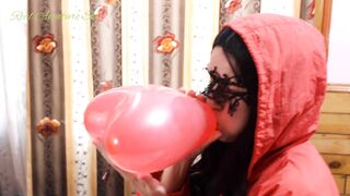 Hottie and Hot Ballon Blow to Pop Funny