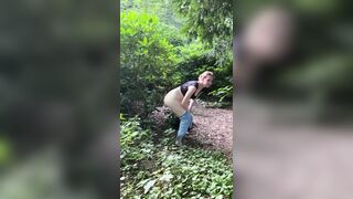 Nervous Bimbo Pisses into Outdoor Park