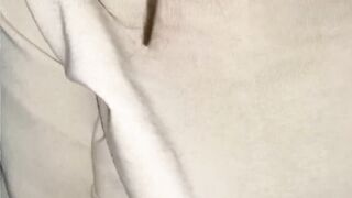 Hottie Bae makes herself Cum