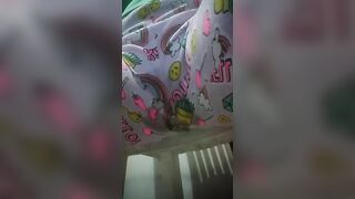 Una Perra Susia Se Orinó En La Pijama