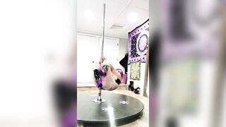 CHUBBY DANCER WITH IRRESISTIBLE PLUSH TWAT