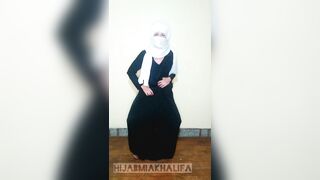 Big Tit Chechen chick into Hijab Gets Fun and Bursts a Balloons with High Heels