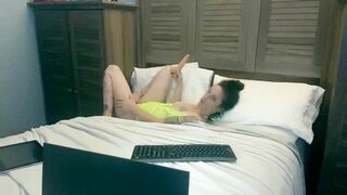 Bombshell Hoe Blowing Penis on Model