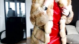 VENUS INSIDE FURS, or sexy cougar whore AimeeParadise into a