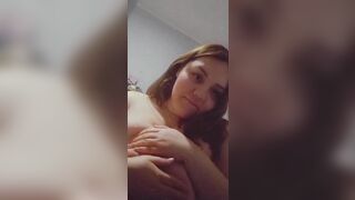 Ella Goza De Sus Grandes Tetas