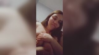 Ella Goza De Sus Grandes Tetas