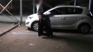 Ma femme baisee par un inconnu en pleine nuit sur le parking d'un restaurant isole