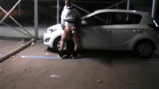 Ma femme baisee par un inconnu en pleine nuit sur le parking d'un restaurant isole