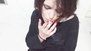 SMOKES ,PISSING DESPERATION ,WETTING PANTYHOSE, WET CAMELTOE PANTYHOSE,BAE FACE PEES HERSELF,ITALIANSE