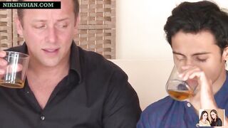 दोस्त को शराब पिलाके उसकी बीवी और अपनी पत्नी दोनों के साथ