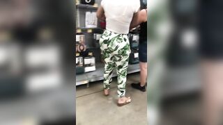 Latina fat butt making me nut into Walmart pt 1