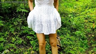 EXCLUSIVE - Hottie Dark Hair Older Lets View Her Upskirt -
