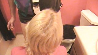 pov of Real cougar Secretary Giving me a Head before I Cummed her .