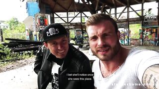 Anal bitch: Julia lets a random guy fucked her butt