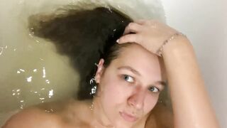 Soak chick Katerina Liben is Delighted with Bathing and the Sound of Water