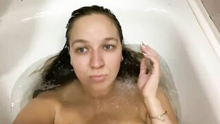 Soak chick Katerina Liben is Delighted with Bathing and the Sound of Water