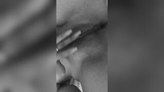 Shows her Body and Soak Cunt