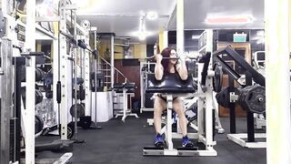 WORKOUT BOMBSHELL OF BICEPS OF THE SEXUAL BOMBSHELL cougar